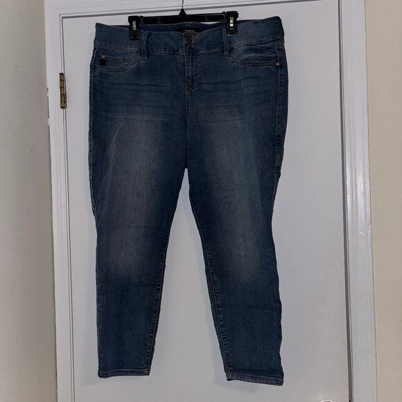 Torrid Size 22 High Rise Skinny Jeans Medium Wash - Picture 1 of 7